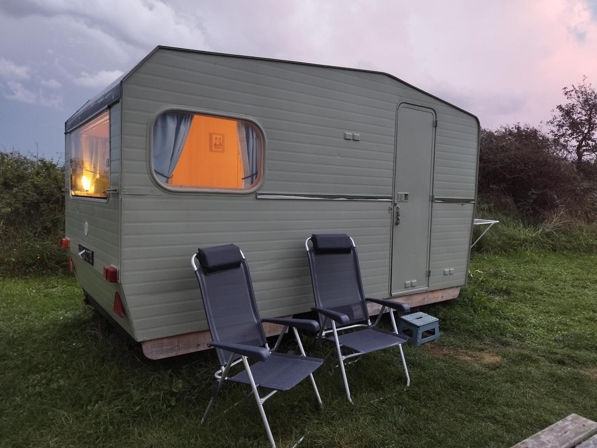 Camping Les Ronds Duval Face Aux Iles Anglo-Normandes Les Moitiers-d'Allonne الغرفة الصورة